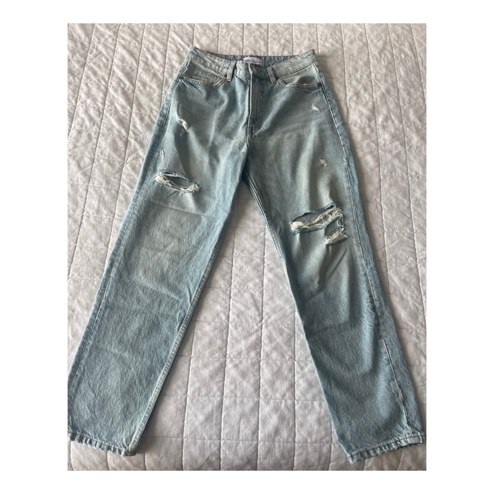 Zara “mom” style jeans. Worn once. Size 6.